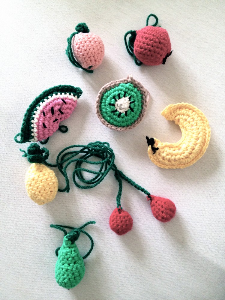 Tutti Frutti Kinderwagenkette / Crochet Fruit Chain